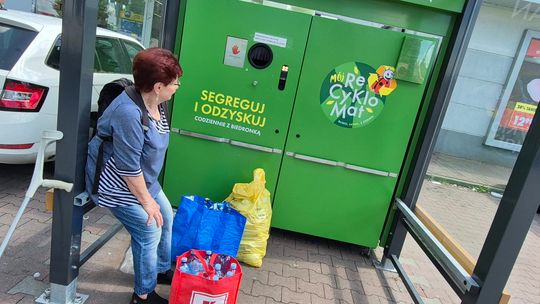 Mieszkańcy mają dość butelkomatów. Urządzenia często się psują i są przepełnione