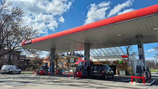 Mieszkanka powiatu kędzierzyńsko-kozielskiego oszukana „na Orlen”. Straciła blisko 3 tys. zł