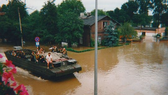 Mija 27 lat od katastrofalnej powodzi tysiąclecia. ZDJĘCIA