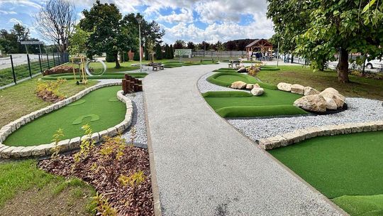 Minigolf pod chmurką. Mieszkańcy mogą już korzystać. ZDJĘCIA