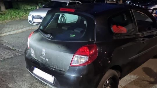 Młoda kobieta po alkoholu jechała uszkodzonym autem z pasażerem bez pasów