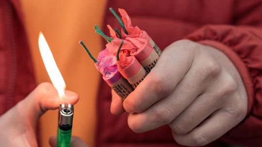 Młode osoby odpalały petardy w Halloween. Interweniowała policja