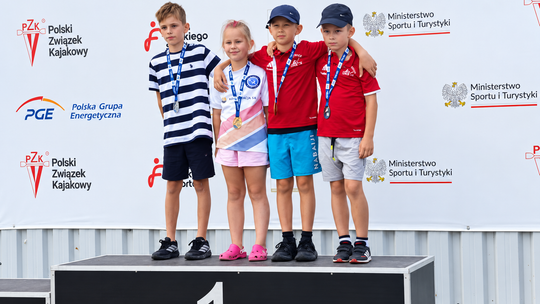 Młodzi kajakarze z powiatu z medalami na Czechowice CUP 2026. Pierwszy start i pierwsze miejsce Ewy