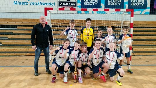 Młodzi piłkarze z "Dziewiętnastki" mistrzami województwa w futsalu