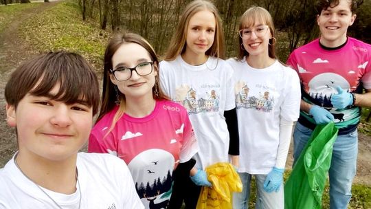 Młodzi radni już sprzątają. Ruszyły wiosenne porządki. ZDJĘCIA