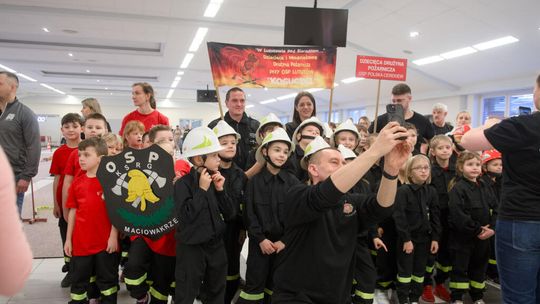 Młodzi strażacy w akcji – emocjonujące zawody w Zakrzowie. ZDJĘCIA