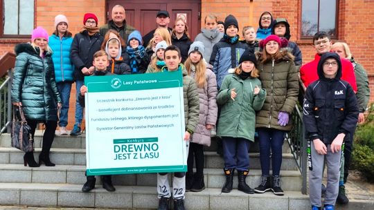 Młodzież ze Starej Kuźni wśród laureatów konkursu „Drewno jest z lasu”