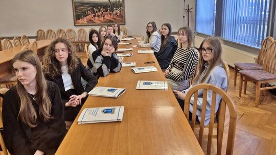 Girls power w Młodzieżowej Radzie Gminy Reńska Wieś. Nowa kadencja rozpoczęta. ZDJĘCIA