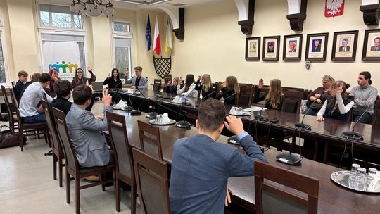 Młodzieżowa Rada Miasta Kędzierzyn-Koźle wchodzi na pełne obroty. ZDJĘCIA Młodzieżowa Rada Miasta Kędzierzyn-Koźle wchodzi na pełne obroty. ZDJĘCIA