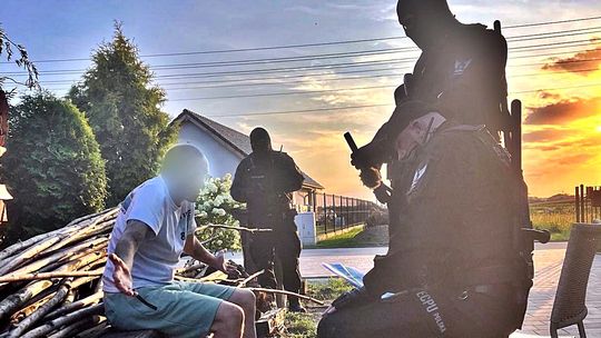 Mówi, że pracuje w rodzinnym domu dziecka. PCPR zapowiada kontrole we wszystkich placówkach