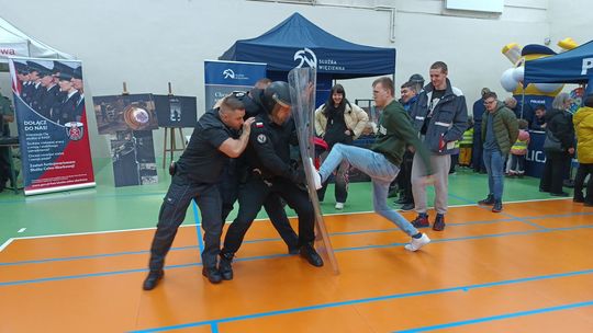 Mundurowe Targi Pracy w hali sportowej "Śródmieście". ZDJĘCIA Mundurowe Targi Pracy w hali sportowej "Śródmieście". ZDJĘCIA