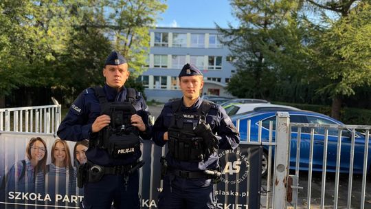 Mundurowi trzymają rękę na pulsie. Fotorelacja z działań policji w naszych szkołach