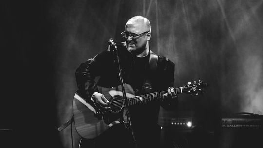Muzyk i poeta Robert Kasprzycki wystąpi w Klubie Kameleon