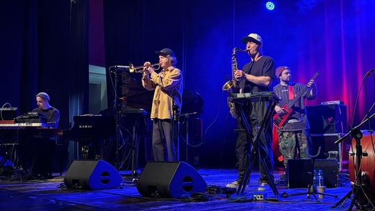 Na deskach Domu Kultury „Chemik” wystąpił zespół EABS. ZDJĘCIA