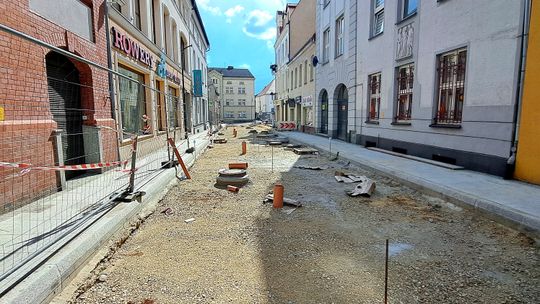 Na os. Stare Miasto trwa remont ulicy Sienkiewicza. ZDJĘCIA