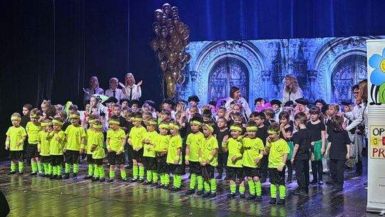 Małe gwiazdy z Akademii Szczęśliwego Dziecka na dużej scenie