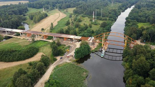 Nad Kanałem Gliwickim i Kłodnicą widać już konstrukcję nowego mostu. ZDJĘCIA