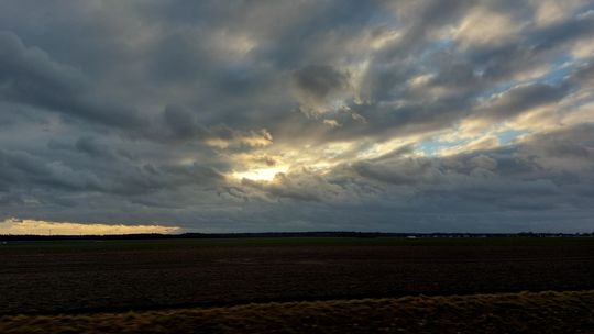 Nadciąga silny wiatr. Jest kolejne ostrzeżenie meteorologiczne dla naszego powiatu