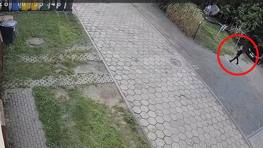 Nagranie w sprawie zabójstwa w Kędzierzynie-Koźlu. Monitoring pokazuje mężczyznę o godz. 16.53