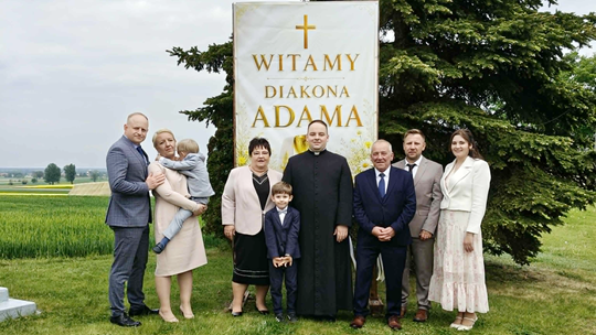 „Najtrudniejsze było zostawić dom”. Diakon Adam Nowak o drodze do powołania