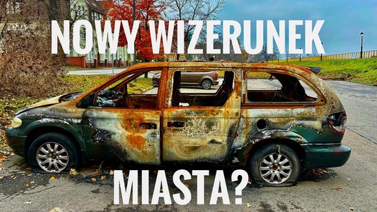 Nie wygląda to dobrze. Te wraki już na stałe wryły się w krajobraz miejski. FILM