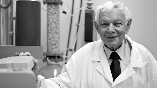 Nie żyje prof. Włodzimierz Kotowski - Honorowy Obywatel Miasta, wieloletni prezes Z.Ch. Blachownia