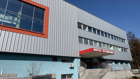 Akcja ratunkowa na pływalni w Kędzierzynie. Walczono o życie 15-latka, który nie wypłynął spod wody