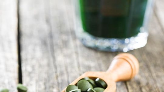 Niezwykłe właściwości chlorelli. Dlaczego warto ją suplementować?