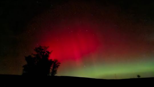 Niezwykłe zjawisko nad powiatem kędzierzyńsko-kozielskim. Na niebie pojawiła się zorza polarna