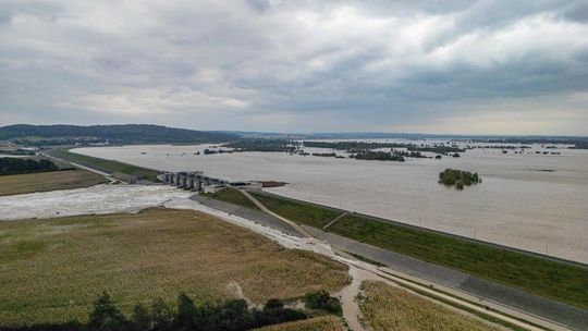 Nocny przeciek w przedpolu zbiornika Racibórz Dolny. Został zabezpieczony