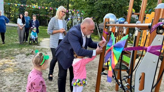 Nowe atrakcje dla przedszkolaków. Plac zabaw przy Dmowskiego już otwarty. ZDJĘCIA