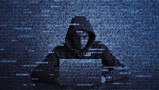 Nowe metody cyberprzestępców. "Odchodzą od typowych ataków hakerskich"