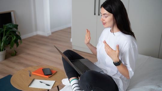 Nowoczesne formy psychoterapii CBT – terapia online i techniki oparte na uważności