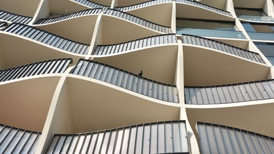 Nowoczesne Osłony Balkonowe - Ochrona i Elegancja na Twoim Balkonie!