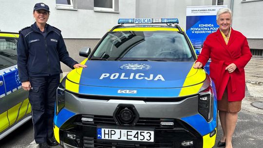Nowy radiowóz jest już w Kędzierzynie-Koźlu. Kluczyki wręczyła prezydent Sabina Nowosielska