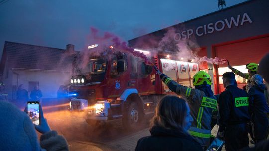 Nowy wóz strażacki przyjechał do remizy OSP w Cisowej