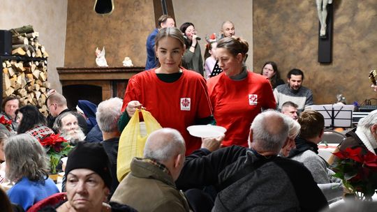 Od ćwierć wieku karmią ubogich w Wigilię. ZDJĘCIA