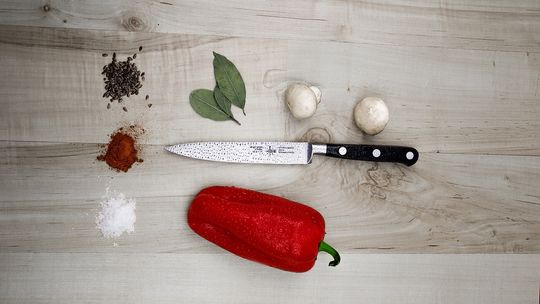 Odkryj sekret perfekcyjnego cięcia - magia noży japońskich w Twojej kuchni