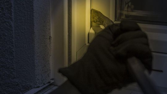 Ojciec i dwóch jego synów próbowali okraść firmę z terenu Blachowni Ojciec i dwóch jego synów próbowali okraść firmę z terenu Blachowni