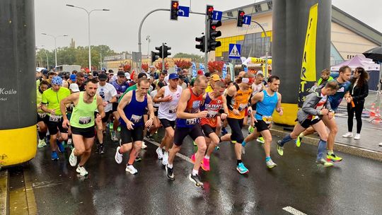 Około 120 zawodników pobiegło w Maratonie Odrzańskim. ZDJĘCIA