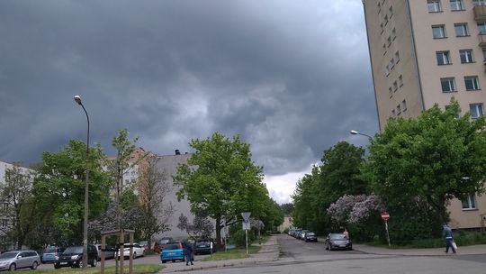 Burze, deszcz i grad. Kolejne ostrzeżenie meteorologiczne
