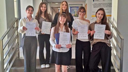 Opolski Turniej Wiedzy Farmaceutycznej – indeks i podium dla uczennic Kopernika. ZDJĘCIA