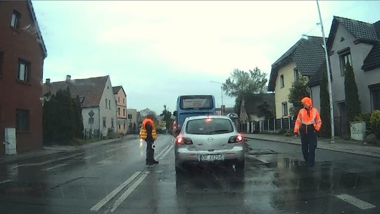 Organizacyjny bałagan na ulicy Wyspiańskiego. Kierowcy są zawracani, nawet gdy jadą do firm