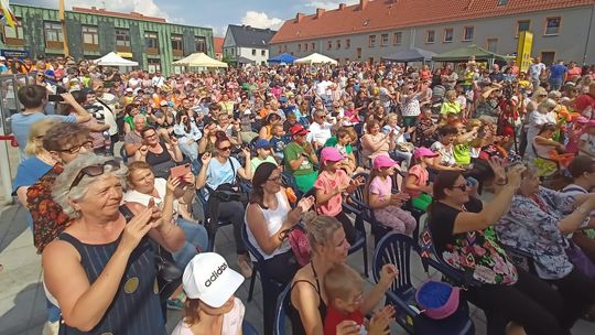 Osiedle Pogorzelec bawi się na festynie przy kościele. ZDJĘCIA