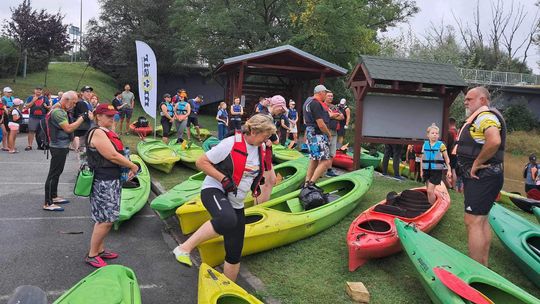 Ostatni spływ kajakowy na pożegnanie sezonu. Zdjęcia