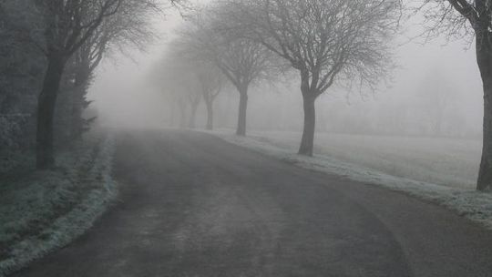 Ostrzeżenie przed gołoledzią. Ślisko na drogach będzie w całym regionie  