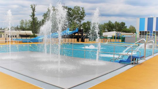 Otwarcie basenu w Dzień Dziecka