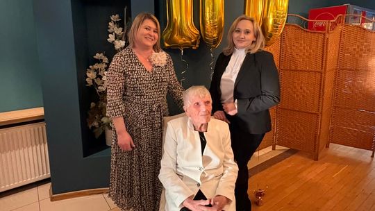 Pani Henryka Ziobrowska z Kędzierzyna-Koźla skończyła 100 lat. Wyjątkowy jubileusz w gronie rodziny