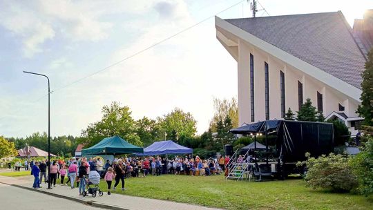 Parafia na osiedlu Piastów w Kędzierzynie-Koźlu świętuje 30-lecie. ZDJĘCIA