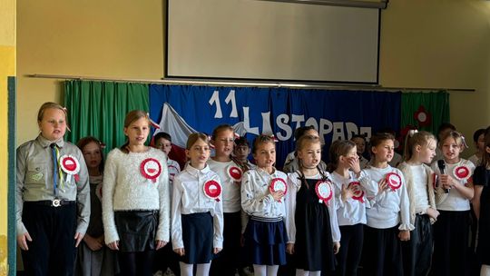 Patriotycznie w szkołach podstawowych Kędzierzyna-Koźla. ZDJĘCIA i FILMY